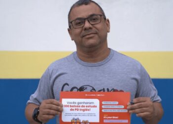 Estudantes de escola municipal de Cotia ganham acesso gratuito a curso de inglês