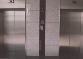 deputados-querem-obrigar-elevador-em-predio-de-dois-andares-a-mais