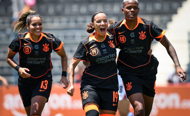 Desfalcado, Corinthians vence o São Paulo e dispara na liderança do Paulistão Feminino