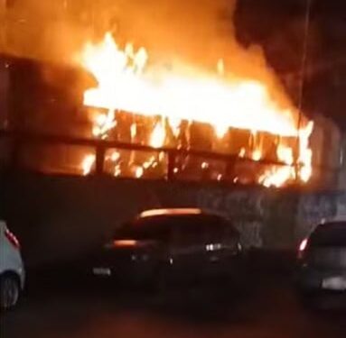 Pela quarta vez, vagão carregado com carga de celulose é incendiado no trecho em São Vicente e Cubatão