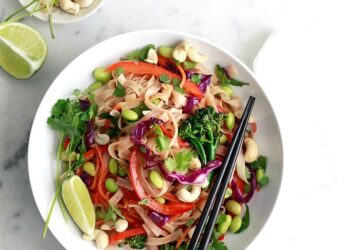 Aprenda a preparar Pad Thai; uma receita tailandesa cheia de sabor