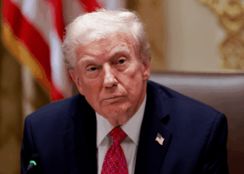 Trump celebra demissão de chefes da BBC que teriam adulterado seu discurso de 6/1