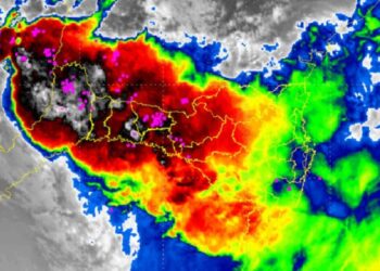 Imagens de satélite mostram ciclone extratropical “engolindo” SC
