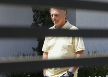 STF forma maioria para rejeitar recurso contra condenação de Bolsonaro