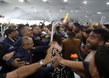 COP30: manifestantes tentam invadir área da ONU e espaço é isolado após tumulto