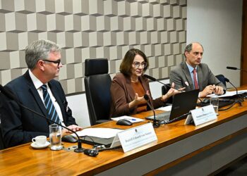 Debate no Senado expõe impasse sobre projeto que proíbe mudanças na Bíblia