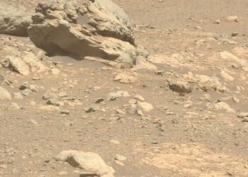 Nasa encontra rocha exótica e incomum em Marte: ‘Estranho entre nós?’