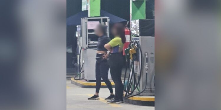 Frentista pede demissão após ser obrigada a trabalhar com legging e cropped