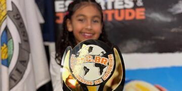 Jovem atleta de Cotia conquista torneio de capoeira