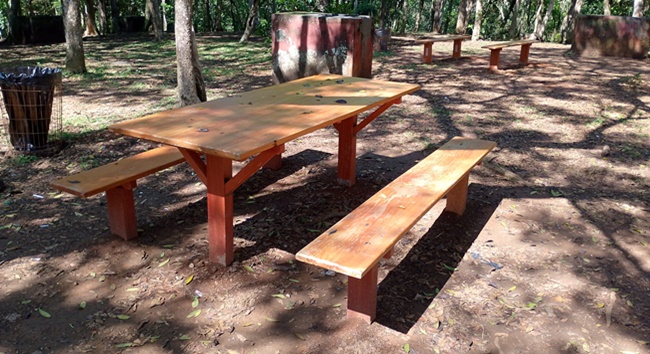 Parque Cemucam começa a receber novos bancos e mesas para churrasqueiras