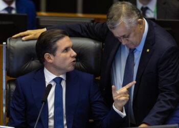 Câmara aprova projeto Antifacção após 6 versões e previsão de até 40 anos de prisão contra integrantes de facção, veja principais pontos