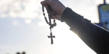 Itapevi realiza missas e oferece transporte gratuito para cemitérios no Dia de Finados