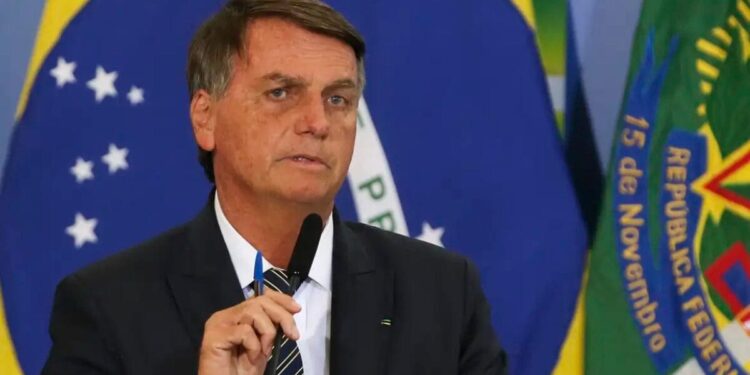 Defesa diz que prisão preventiva pode colocar vida de Bolsonaro “em risco” e que vai recorrer