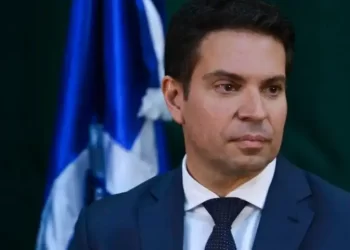 Moraes decreta prisão de Alexandre Ramagem após saída clandestina do Brasil