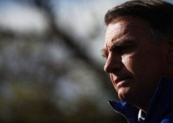 Bolsonaro receberá visita de Michelle com hora marcada neste domingo