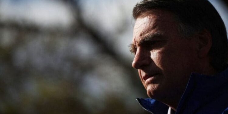 Bolsonaro receberá visita de Michelle com hora marcada neste domingo