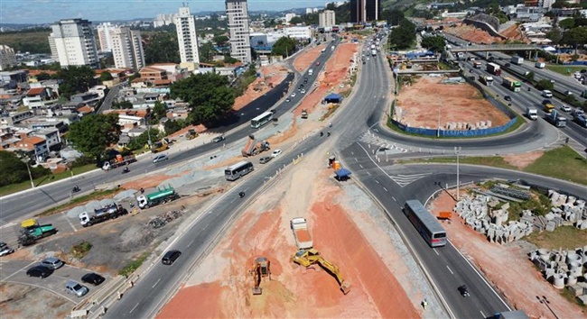 Trevo de Barueri terá desvio temporário e mão dupla na Tancredo Neves a partir de sexta