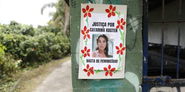 Moradores são contra mudança de nome de praia em homenagem a Catarina Kasten em Florianópolis