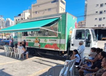 representantes-de-cotia-visitam-guaruja-para-conhecer-projeto-caminhao-sabor-e-renda