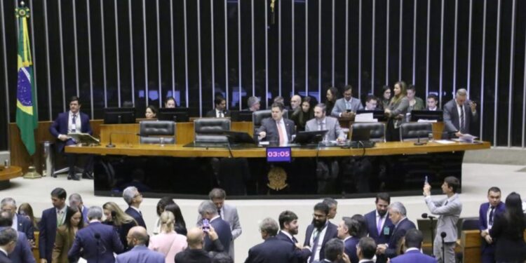 Congresso derruba veto de Lula e abre caminho para devolução de R$ 385 milhões a cofres de SC