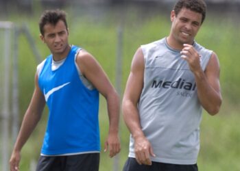 Ex-lateral explica por que não vingou no Corinthians e relembra nervosismo com Ronaldo Fenômeno