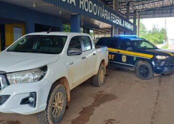 PRF em Rondônia prende casal com caminhonete roubada e adulterada