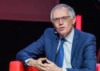 “A Europa cometeu um erro gravíssimo ao impor a tecnologia em vez do objetivo”, diz Carlos Tavares