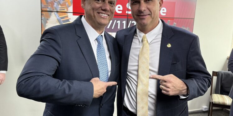 Tarcísio de Freitas reafirma lealdade a Bolsonaro e diz que apoiará Flávio em 2026
