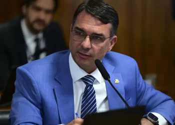 Flávio Bolsonaro diz que candidatura é irreversível em 2026