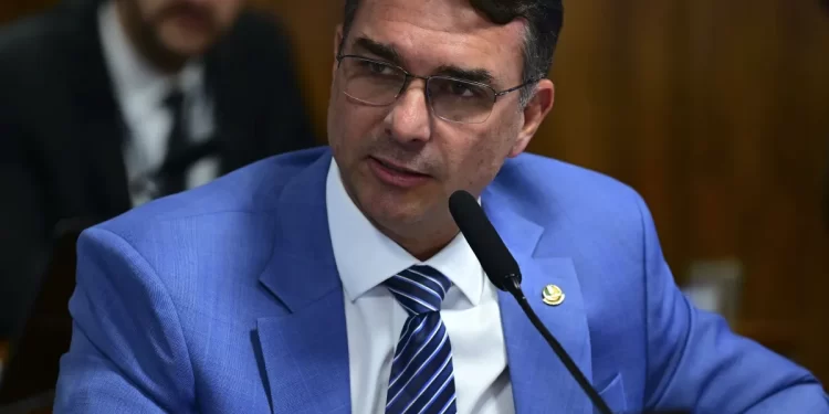 Flávio Bolsonaro diz que candidatura é irreversível em 2026