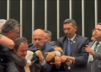 Câmara suspende mandato de Glauber Braga: como votaram deputados | G1
