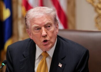 Imigração dos EUA ameaça separar famílias para cumprir meta de deportação de Trump