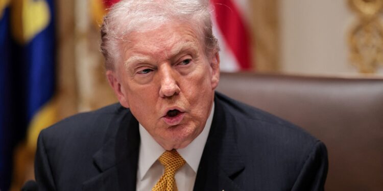 Imigração dos EUA ameaça separar famílias para cumprir meta de deportação de Trump
