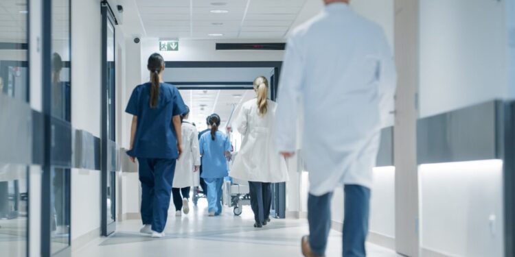 SP enfrenta superoferta de médicos após uma década de expansão