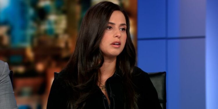 Brasileira ligada à porta-voz de Trump fala à CNN após prisão nos EUA