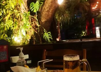 NO OLHO: Briga entre mulheres por mesa de restaurante acaba com enfermeira hospitalizada