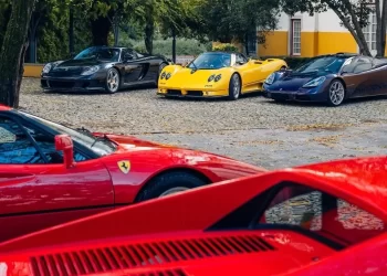 Evento no Alentejo só deixou entrar supercarros com caixa manual