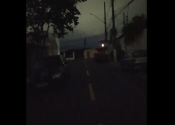 cerca-de-3-mil-casas/empresas-seguem-sem-luz-em-cotia-nesta-segunda-feira