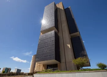 Selic: em tom duro, Copom cita risco fiscal e não descarta nova alta