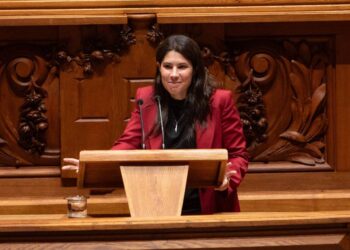 Do elogio à “qualidade técnica” aos desejos de “bom futuro na cultura rock”: Mariana Mortágua despediu-se do Parlamento