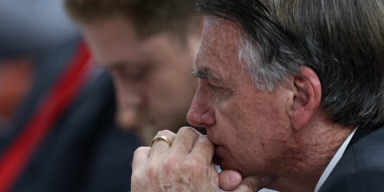 O que acontece após a conclusão de perícia médica em Bolsonaro para cirurgia