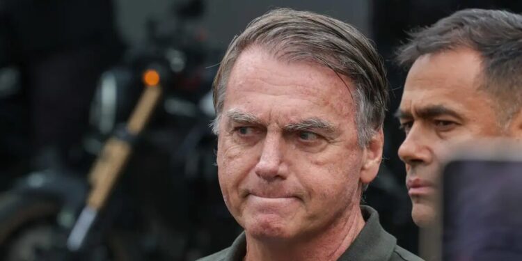 Moraes autoriza Bolsonaro a dar entrevista na prisão; saiba quando