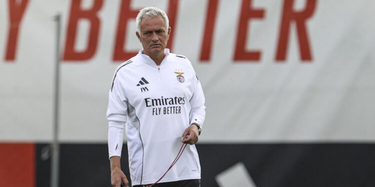 Prestianni entra no onze do Benfica frente ao Famalicão