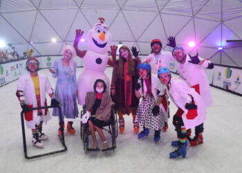 Pacientes crônicos do Hospital Infantil Cosme e Damião são levados para ver luzes natalinas no Parque da Cidade