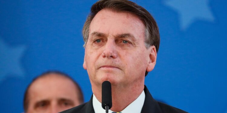 Bolsonaro tem data para ser internado e deve passar por cirurgia na véspera de Natal