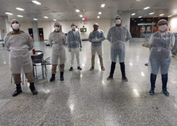 BARREIRA SANITÁRIA : Mais de 160 que estavam em voo com passageiro com covid-19 são monitorados
