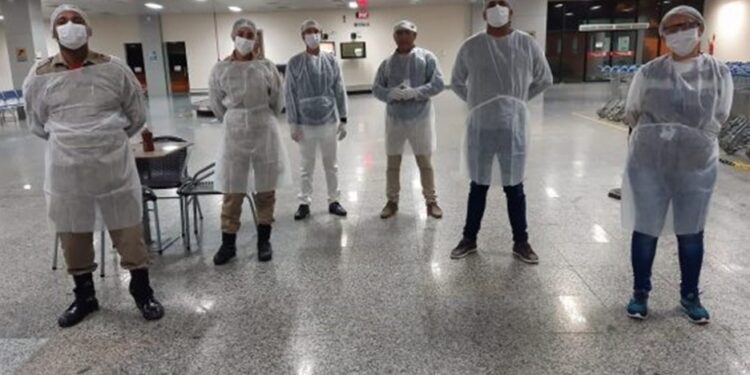 BARREIRA SANITÁRIA : Mais de 160 que estavam em voo com passageiro com covid-19 são monitorados