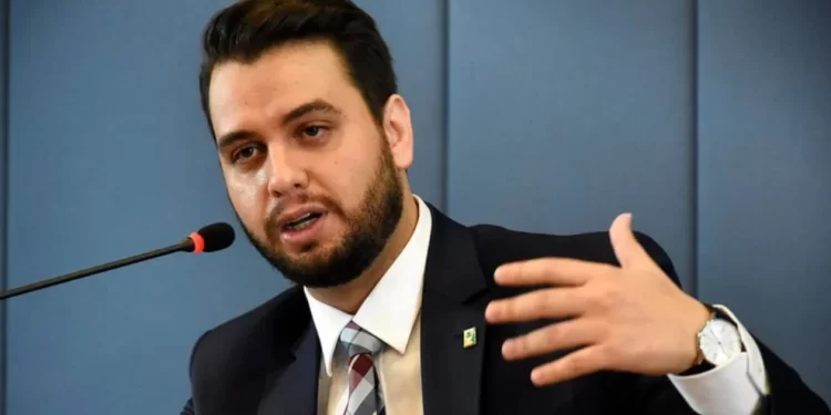 Moraes determina prisão preventiva para condenados no inquérito da trama golpista