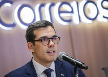 Correios prevê corte de 15 mil funcionários e fechamento de mil agências