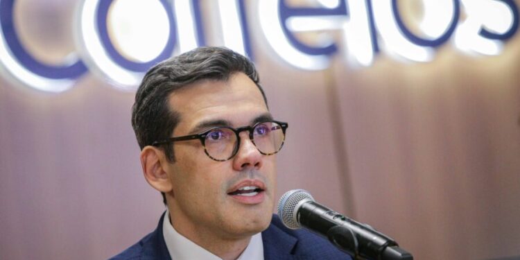 Correios prevê corte de 15 mil funcionários e fechamento de mil agências